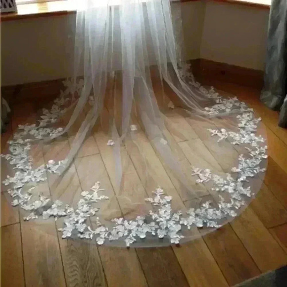 Brand New Wedding Veil - Picture 3 of 15